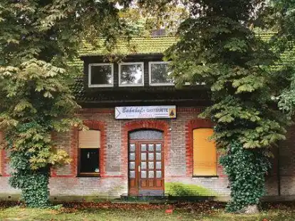 Geschichte: Die Gastst&auml;tte Elsen ist seit einigen Monaten nicht mehr im Betrieb. Die Nachfahren des letzten Wirts r&auml;umen das Geb&auml;ude derzeit leer, bevor es verkauft wird. Unten: Impressionen aus der Kneipe.