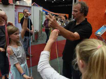 Fadenspiele samt Anleitung gab&rsquo;s hier.