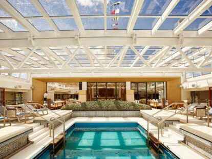 Entspannen am Pooldeck: Die &laquo;Viking Spirit&raquo; bietet Platz f&uuml;r 930 Passagiere.