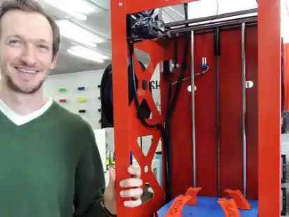 Tobias Redlin in seinem Gesch&auml;ft in Oldenburg Am Stadtmuseum 12.