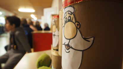 In der IGS Brake konnten Sch&uuml;ler, Eltern und Lehrer sich schon einmal auf die Vorweihnachtszeit einstimmen und sogar die ein oder anderen Geschenke kaufen. &Uuml;ber den Adventsmarkt berichten wird die Klasse 8e von Malte M&uuml;ller auf ihrer Zisch-Seite.