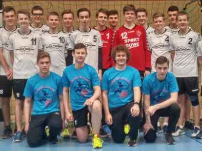 Stolz auf den Meistertitel: Die B-Junioren des VfL Edewecht setzten sich in der Regionsliga durch.