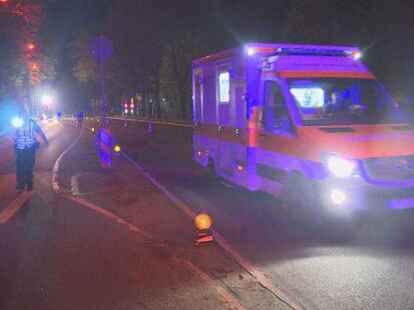 Schwerer Unfall in Bremen: ein Sportwagenfahrer krachte mit seinem Mitsubishi in f&uuml;nf Autos.