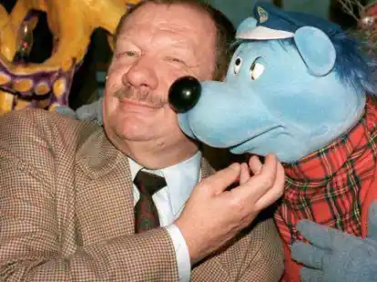 Schauspieler Wolfgang V&ouml;lz mit der Figur K&auml;pt&rsquo;n Blaub&auml;r, der er seine Stimme verlieh.