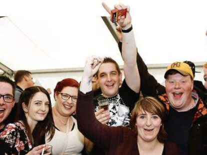 Gro&szlig;artige Stimmung herrschte beim Fr&uuml;htanz in Spohle. Die Menge war trotz des Wetters in Feierlaune und in den Zelten gut vor Regen und Wind gesch&uuml;tzt.