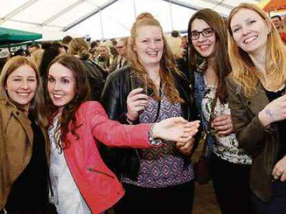 Auf der Tanzfl&auml;che war viel los &ndash; Zeit f&uuml;r ein Foto blieb trotzdem.