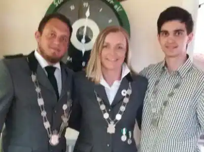 Freuen sich k&ouml;niglich aufs Fest (von links): Marvin Bruns, Sandra Ottemann und Nico Kowalski