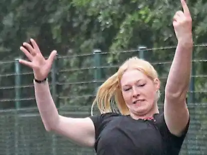 Wurde in Zetel  FKV-Vizemeisterin mit der Eisenkugel: Lokalmatadorin Chantal Bohlen (Schweinebr&uuml;ck)