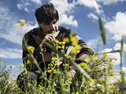 Da sitzt jeder Handgriff: Peter Wetjen beim Rumpfbau: er ist einer der Condor-Enthusiasten