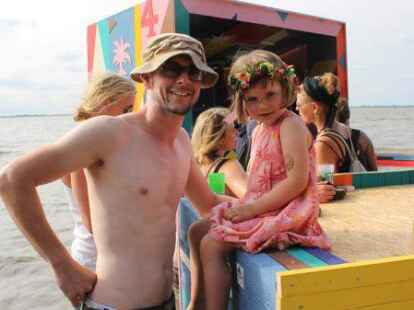 Das Watt-en-Schlick-Festival in Dangast ist nicht nur bekannt f&uuml;r seine abwechslungsreichen Acts und die einzigartige Festival-Stimmung direkt am Wattenmeer, sondern auch f&uuml;r das wohl vielf&auml;ltigste Publikum, das ein Festival  &uuml;berhaupt haben kann. Wir haben hier ein paar Impressionen f&uuml;r euch, vor allem von den bunt gemischten G&auml;sten auf dem Watt-en-Schlick!