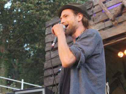 Das Watt-en-Schlick-Festival in Dangast ist nicht nur bekannt f&uuml;r seine abwechslungsreichen Acts und die einzigartige Festival-Stimmung direkt am Wattenmeer, sondern auch f&uuml;r das wohl vielf&auml;ltigste Publikum, das ein Festival  &uuml;berhaupt haben kann. Wir haben hier ein paar Impressionen f&uuml;r euch, vor allem von den bunt gemischten G&auml;sten auf dem Watt-en-Schlick!