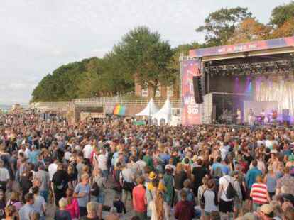 Das Watt-en-Schlick-Festival in Dangast ist nicht nur bekannt f&uuml;r seine abwechslungsreichen Acts und die einzigartige Festival-Stimmung direkt am Wattenmeer, sondern auch f&uuml;r das wohl vielf&auml;ltigste Publikum, das ein Festival  &uuml;berhaupt haben kann. Wir haben hier ein paar Impressionen f&uuml;r euch, vor allem von den bunt gemischten G&auml;sten auf dem Watt-en-Schlick!