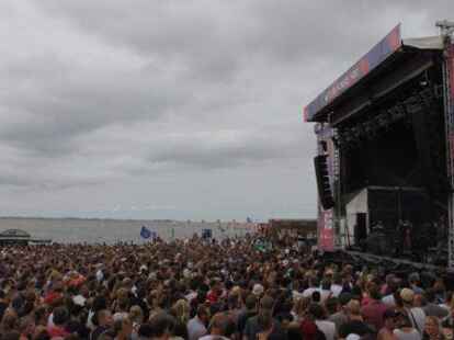 Das Watt-en-Schlick-Festival in Dangast ist nicht nur bekannt f&uuml;r seine abwechslungsreichen Acts und die einzigartige Festival-Stimmung direkt am Wattenmeer, sondern auch f&uuml;r das wohl vielf&auml;ltigste Publikum, das ein Festival  &uuml;berhaupt haben kann. Wir haben hier ein paar Impressionen f&uuml;r euch, vor allem von den bunt gemischten G&auml;sten auf dem Watt-en-Schlick!