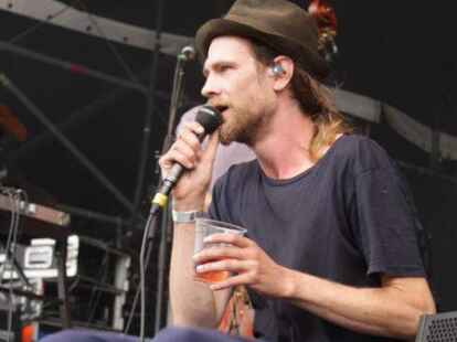 Das Watt-en-Schlick-Festival in Dangast ist nicht nur bekannt f&uuml;r seine abwechslungsreichen Acts und die einzigartige Festival-Stimmung direkt am Wattenmeer, sondern auch f&uuml;r das wohl vielf&auml;ltigste Publikum, das ein Festival  &uuml;berhaupt haben kann. Wir haben hier ein paar Impressionen f&uuml;r euch, vor allem von den bunt gemischten G&auml;sten auf dem Watt-en-Schlick!