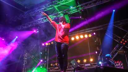 Andy ist auf einem Tennisturnier 2018, Band: Faakmarwin