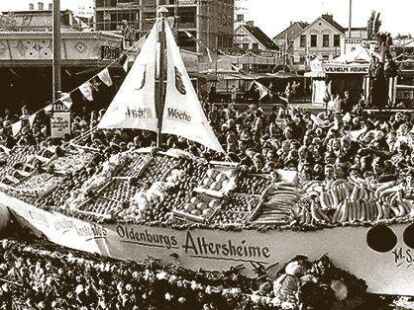 Schicker Hingucker: der Pferdemarkt-Wagen beim Kramermarkts-Umzug.