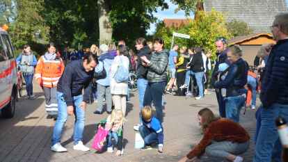 Mit einem bunten Umzug durch Altenesch wurde Erntedank gefeiert.