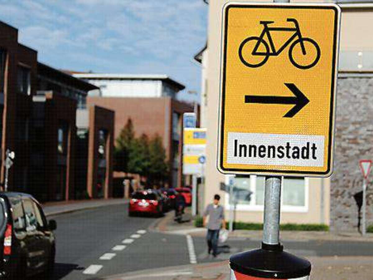 Auf der falschen Seite gefahren: Zwei Radler in Varel verletzt