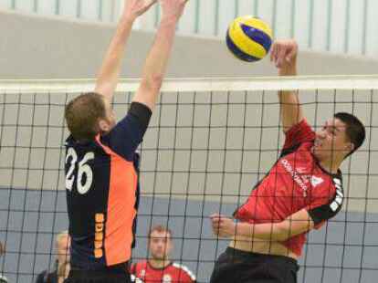 Eine der St&uuml;tzen im Wildeshauser Spiel:  Angreifer Lingh Nguyen (rechts) beim Derby in Delmenhorst