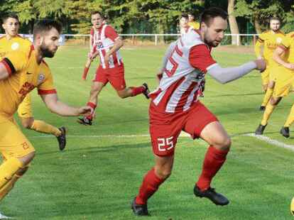 Zittersieg: Der VfL Wildeshausen um  Thorben Sch&uuml;tte (Nr. 25) gewann sein Heimspiel gegen Baris 1:0.