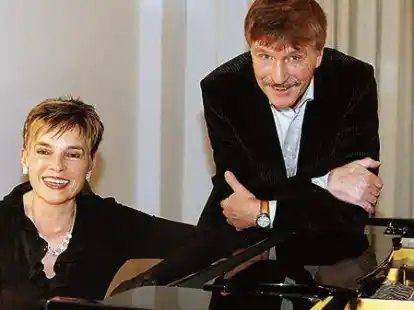 Ulrike Moortgat-Pick und Werner Kirsten stellen Wien als Kulturstadt vor. Rechts: das Johann Strau&szlig;-Denkmal im Wiener Stadtpark