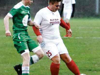 Wildeshausens A-Jugendliche (wei&szlig;: Leon Hoppe) waren gegen Garrel spielerisch &uuml;berlegen, allerdings nicht konditionell.