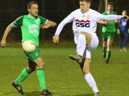 <p>TuS Eversten (gr&uuml;n: Matthias Hockmann) hatte im Duell mit VfL Wildeshausen (Christopher Kant) nicht wie erwartet das Nachsehen.</p>