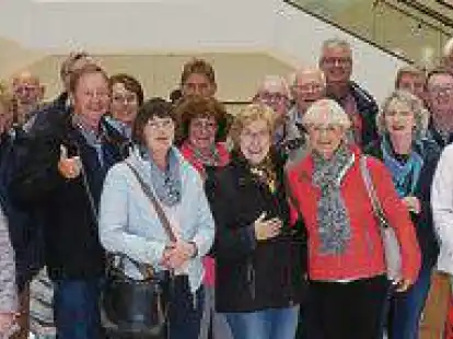 Die Wind- und Wetterradler Jever besichtigten den Landtag.