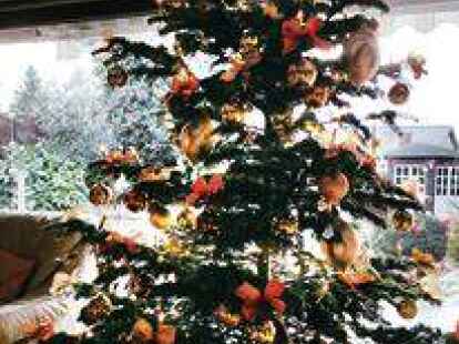 Gold und Orange zieren den Baum von Karin und Karl-Heinz Riebold aus Ganderkesee