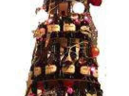 Flasche leer: Jan Spalthoff aus Ganderkesee  hat einen  Weinbrandbaum im Wohnzimmer stehen.