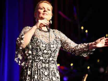 Im Rahmen ihrer &bdquo;Blessed Christmas&ldquo;-Tour war Patricia Kelly in der Friedeburg zu Gast. Bei ihrem Auftritt &uuml;berzeugte die Musikerin das Publikum auf ganzer Linie.