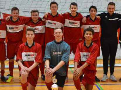 Erfolgreich in G&ouml;ttingen: Nico Menke (hinten von links), Sascha Leichsenring,  Leon Schimanski,  Leon Hoppe,  Jan-Marvin Schelenz, Tim Bakenhus, Jan-Luca Rustler, Keno Rademaker,  Tom Adler,  Harald Theile sowie Felix Reetz (vorne von links),  Nils Ulferts und   Felix Rutayungwa