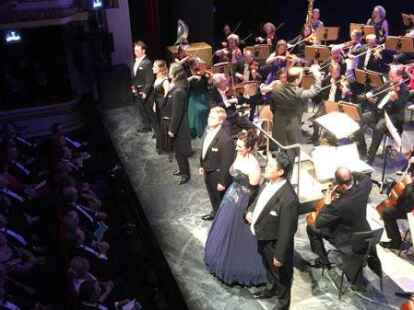 Festlich: Die Musik spielt auf beim Opernball im Oldenburgischen Staatstheater