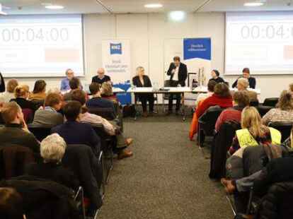 Pflegekammer in der Kritik: Eine hochkar&auml;tig besetzte Runde hat das Streitthema am Donnerstagabend im Medienhaus der NWZ diskutiert.