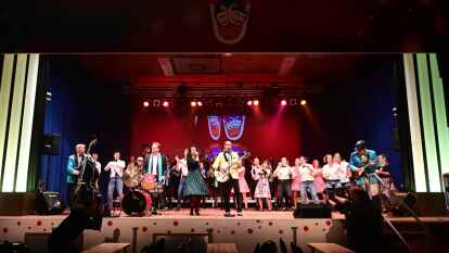 Die Ganderkeseer Narren sind f&uuml;r den B&uuml;hnenfasching ger&uuml;stet: Am Mittwochabend absolvierten die Aktiven in der Festhalle am Steinacker die Generalprobe f&uuml;r die vier B&uuml;ttenabende.