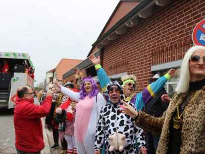 Auch die Zuschauer am Stra&szlig;enrand hatten viel Vergn&uuml;gen beim Umzug.
