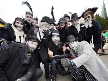 Schwarz-Wei&szlig;-Grau: Auch in diesen Farben kann man gefallen.