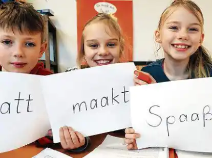 Platt macht (ganz offensichtlich) Spa&szlig; &ndash; finden nicht nur (von links) Philipp (10), Zo&eacute;  und Tilda (beide 9)