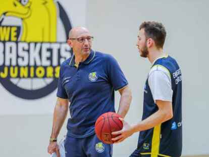 Mladen Drijencic spricht mit Haris Hujic