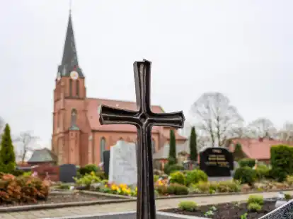 &bdquo;Wir brauchen Transparenz&ldquo;: katholische Pfarrkirche in Neuscharrel, Stadt Friesoythe