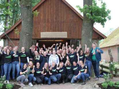 Mit insgesamt 60 Helfern hat die Landjugend Gro&szlig;enkneten dem alten Schafstall neues Leben eingehaucht. J&uuml;rgen Seeger (rechts), war vom Ergebnis begeistert.