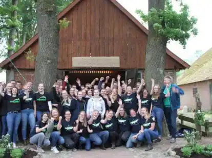 Mit insgesamt 60 Helfern hat die Landjugend Gro&szlig;enkneten dem alten Schafstall neues Leben eingehaucht. J&uuml;rgen Seeger (rechts), war vom Ergebnis begeistert.