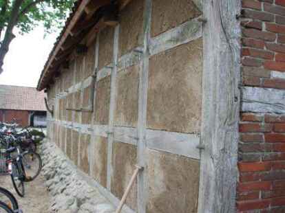 Vorher klafften in den W&auml;nden gro&szlig;e L&ouml;cher. Dank der Hilfe von Mitarbeitern des Monumentendienst ist das jetzt Geschichte.