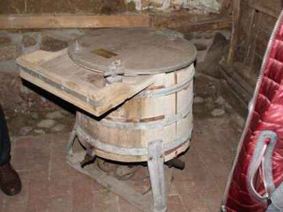 Die Plaketten f&uuml;r die Ausstellungsst&uuml;cke wurden von ExxonMobil-Auszubildenden gefertigt.