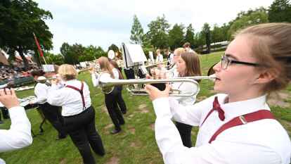 Ein optischer Genuss war erneut die Auftaktveranstaltung am Pfingstonntag zum Gildefest 2019 in Wildeshausen. Holger Becker dirigierte die Serenade