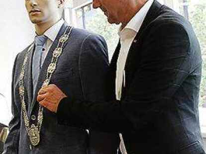 Kettentr&auml;ger:  B&uuml;rgermeister   Thorsten Schmidtke.