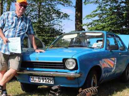 Der 38. Bockhorner Oldtimermarkt startete bei bestem Wetter auf dem gro&szlig;en Veranstaltungsgel&auml;nde an der Bundesstra&szlig;e 437 in Bockhorn mit Tausenden Fahrzeugen. Skurrile und elegante Autos, einzigartige Motorr&auml;der und Lastwagen-Unikate reihten sich aneinander. Viele Besucher str&ouml;mten schon am Freitagvormittag auf das Gel&auml;nde, bestaunten die seltenen historischen Fahrzeuge und st&ouml;berten auf dem gro&szlig;en Teilemarkt.