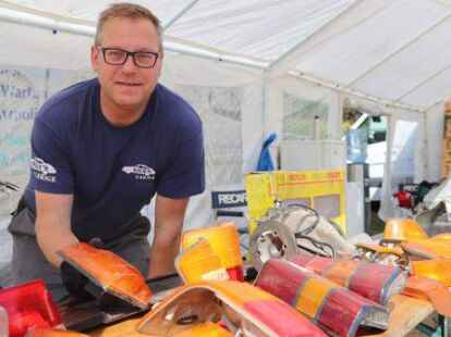 Der 38. Bockhorner Oldtimermarkt startete bei bestem Wetter auf dem gro&szlig;en Veranstaltungsgel&auml;nde an der Bundesstra&szlig;e 437 in Bockhorn mit Tausenden Fahrzeugen. Skurrile und elegante Autos, einzigartige Motorr&auml;der und Lastwagen-Unikate reihten sich aneinander. Viele Besucher str&ouml;mten schon am Freitagvormittag auf das Gel&auml;nde, bestaunten die seltenen historischen Fahrzeuge und st&ouml;berten auf dem gro&szlig;en Teilemarkt.