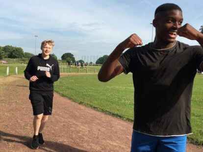 Rund 500 Sch&uuml;lerinnen und Sch&uuml;ler der Integrierten Gesamtschule Zetel sind beim Sponsorenlauf im Zeteler Esch-Stadion an den Start gegangen. F&uuml;r jede Runde bekamen die Teilnehmer eine bestimmte Summe, die sie zuvor mit einem Sponsor aus ihrem Freundes- und Bekanntenkreis vereinbart haben. Das Geld ist f&uuml;r Pr&auml;ventionsprojekte an der Schule und die Abschlussfeiern bestimmt.