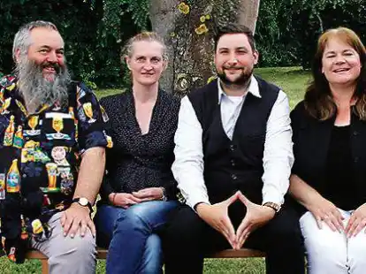 <p>Abschied (von links): Achim Sinhuber, Maren Schnakenberg, Jan-Philipp Teschner und Silvia Warns.</p>